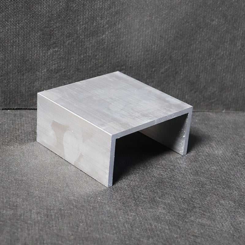 Concealed U bracket for 110x110mm square post