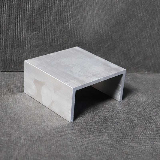 Concealed U bracket for 110x110mm square post